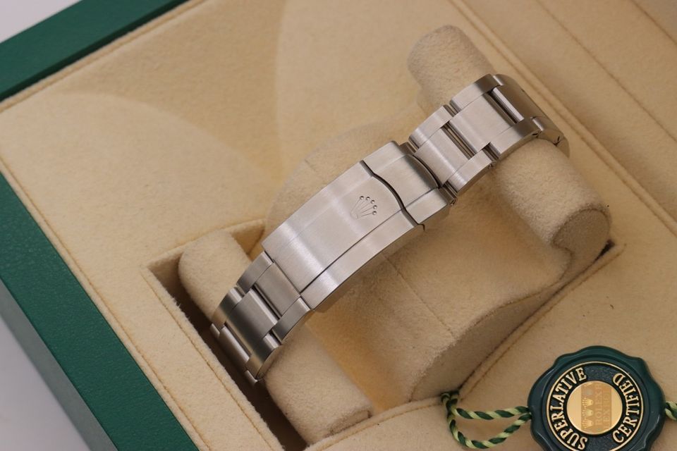 Rolex Oyster Perpetual 124300 Image 3